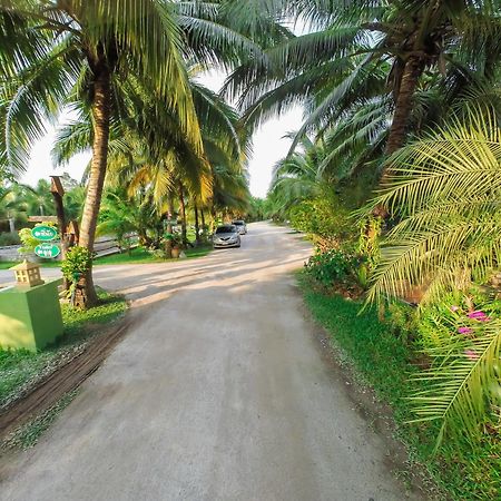 Coconut Resort Rayong Exteriör bild