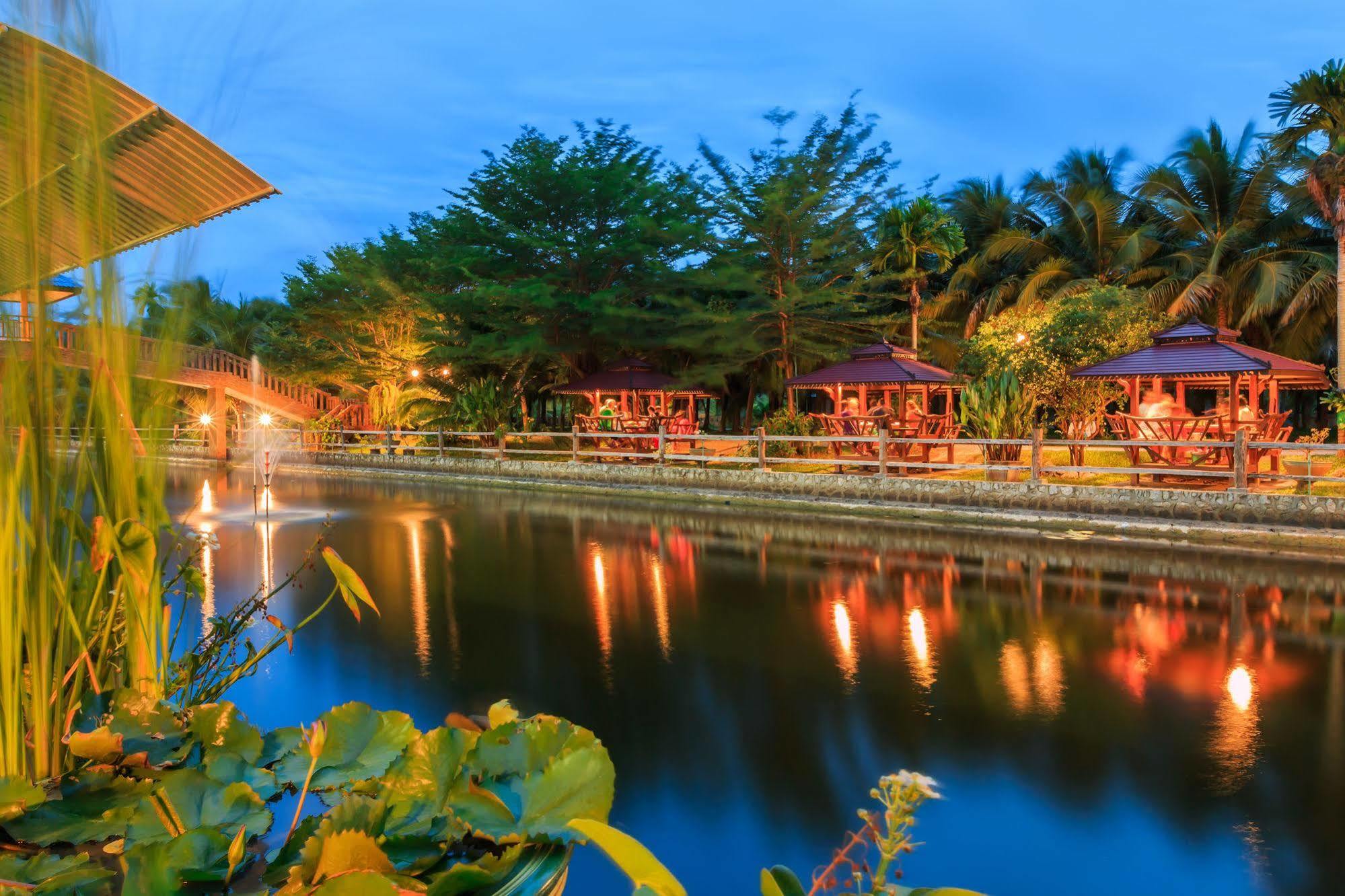 Coconut Resort Rayong Exteriör bild