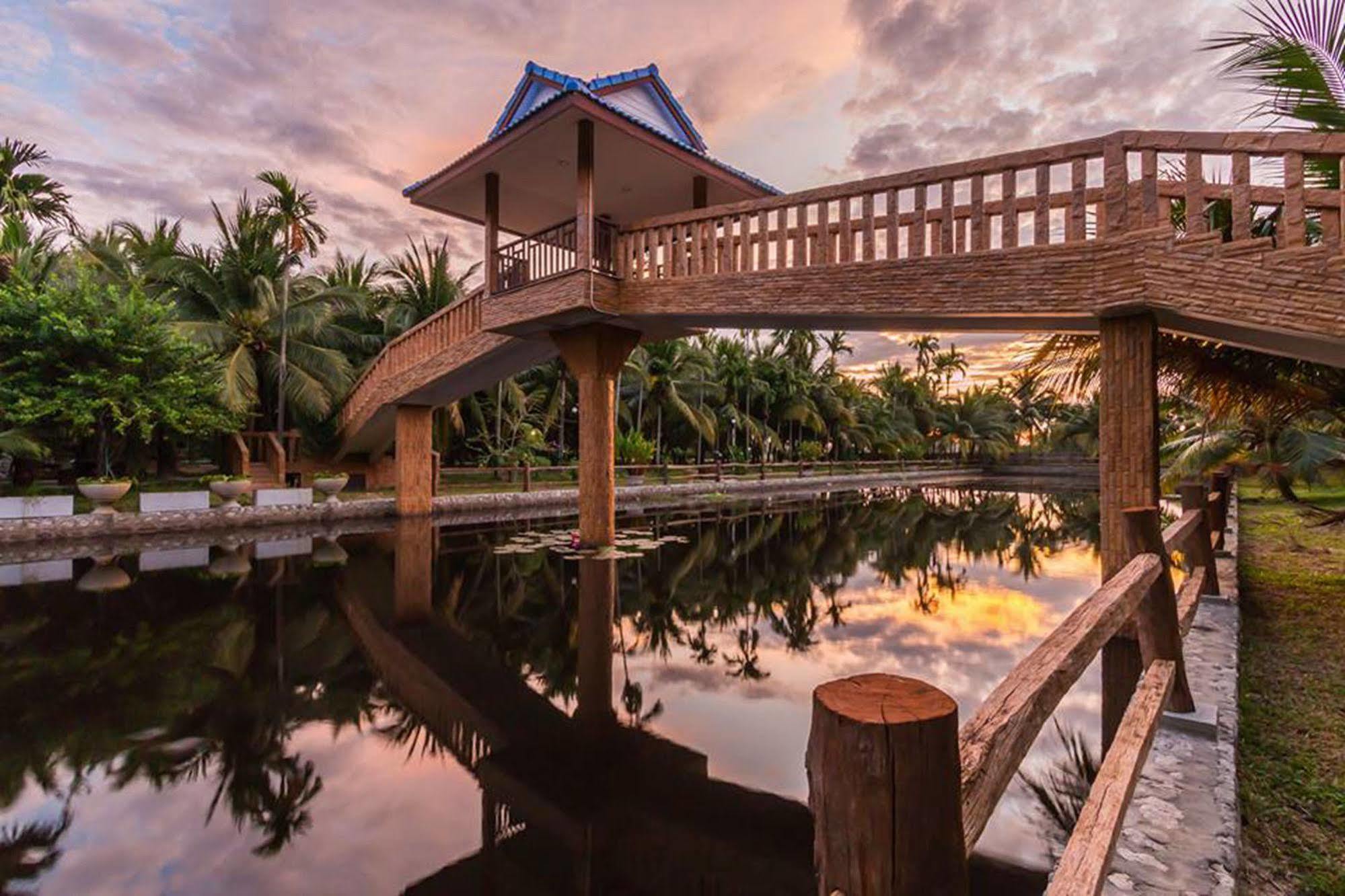 Coconut Resort Rayong Exteriör bild